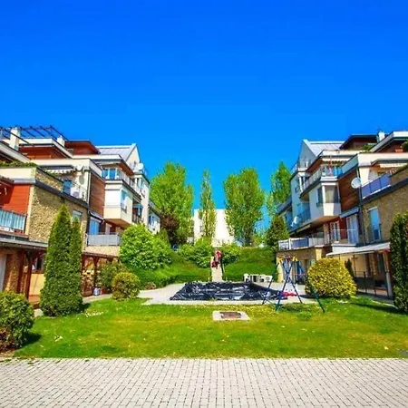 Cool & Pool Apartman *